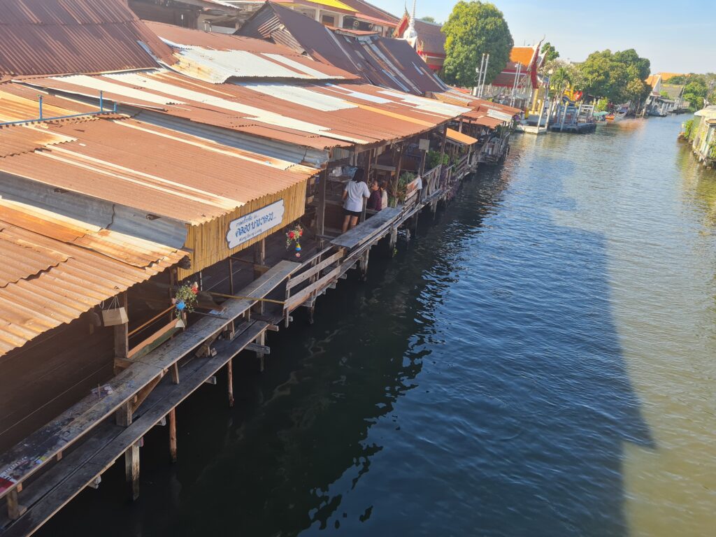 Khlong Bang Luang Floating Market