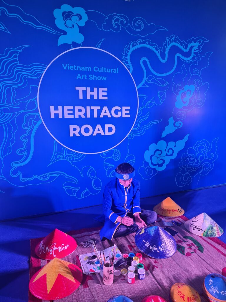 Da Nang International Airport Leaf Hat Painting
