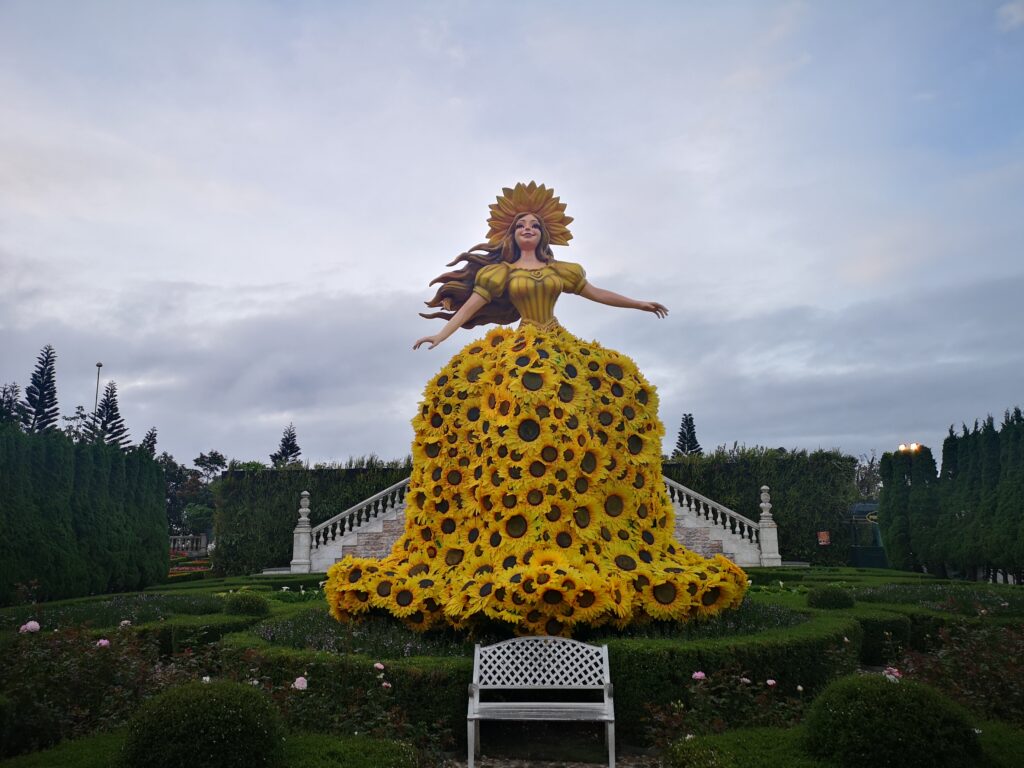 Le Jardin d’Amour (Ba Na Hills) Sunflower Girl Statue