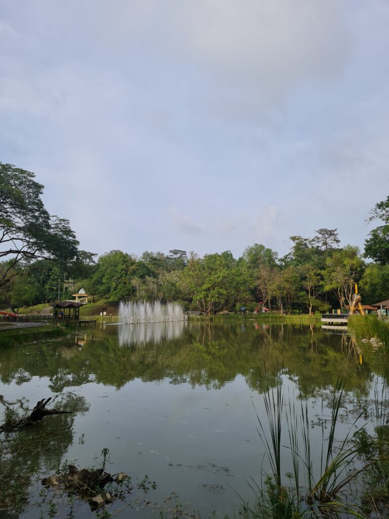 Taman Perpaduan Kuching Park Lake