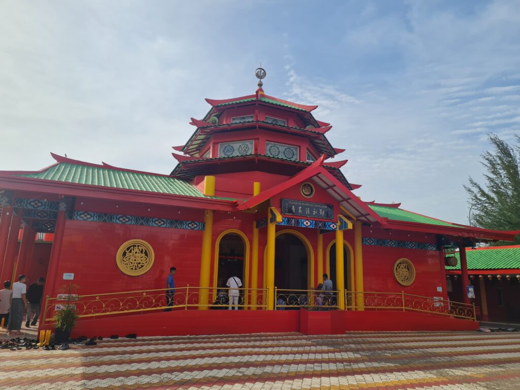 Decorative entrance gate of the Chinese-style Muhammad Cheng Hoo Mosque in Batam.
